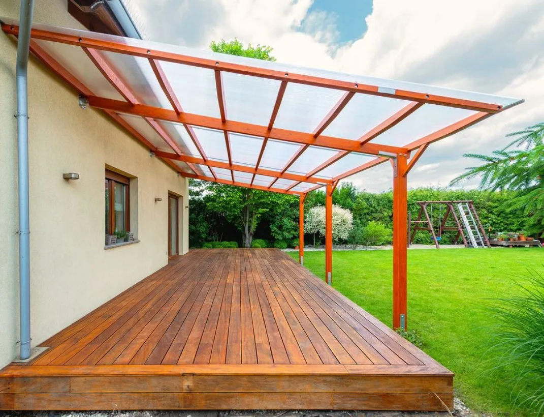 Terrasse composite sur plots à Sulniac